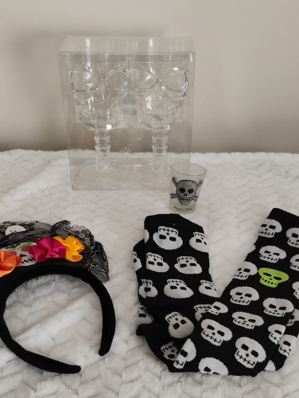 Skull Glasses &Shot Glass &Pattern Knee-High Socks and Headband Set - Black